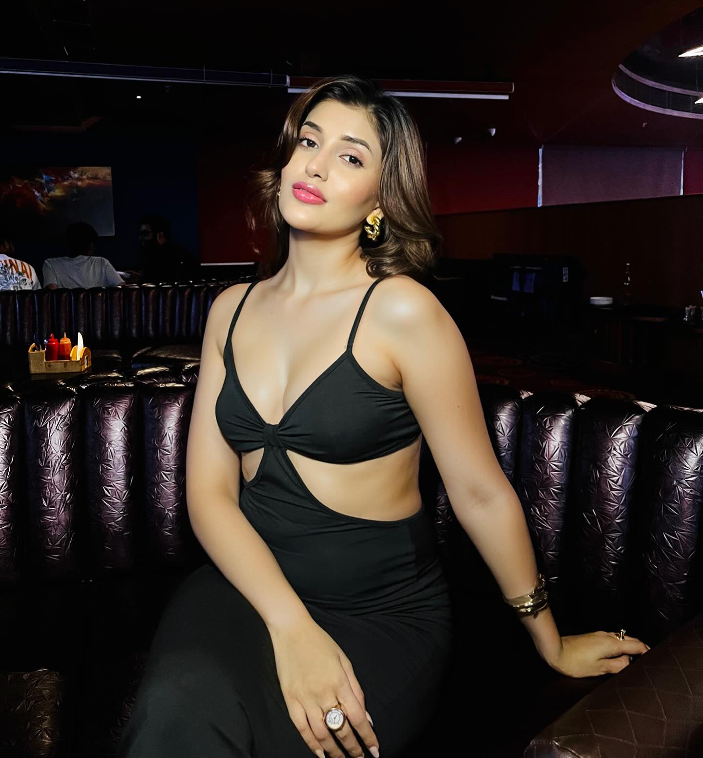 Call Girls In Mahipalpur Delhi 9667606617 Experience the Charm of