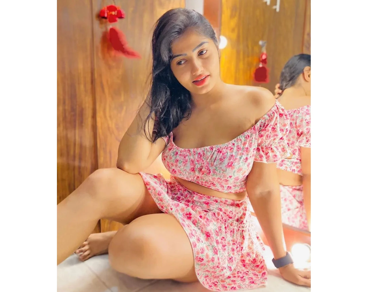 9990771857 Call Girls Sarojini Nagar Delhi – Near Metro Rajokri