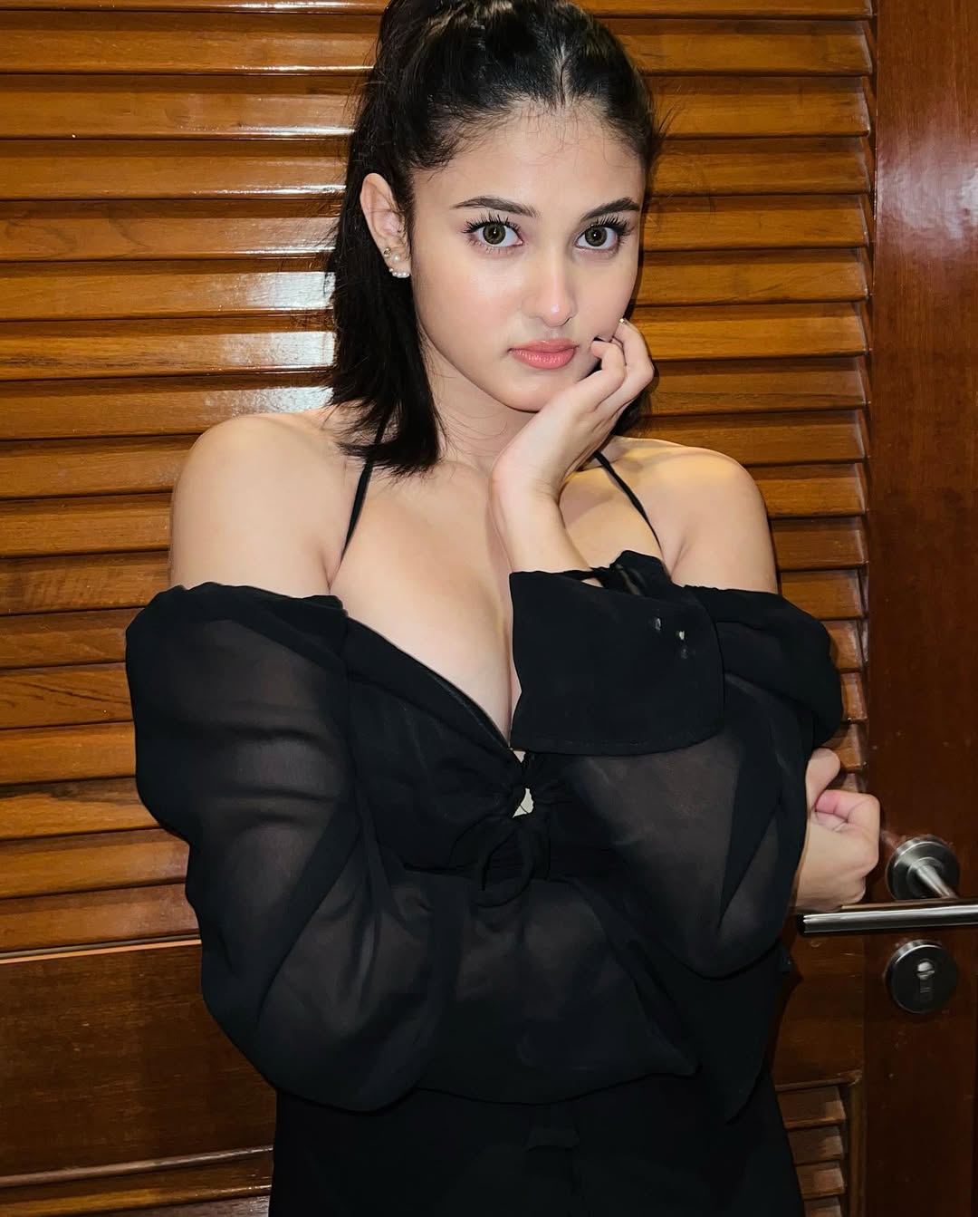 9990771857 Call Girls Noida Sector 13 Noida – Near Metro