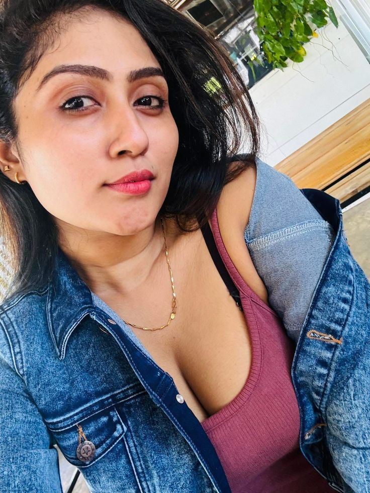 9990771857 Call Girls Kotla Mubarakpur Delhi – Near Metro Vikaspuri