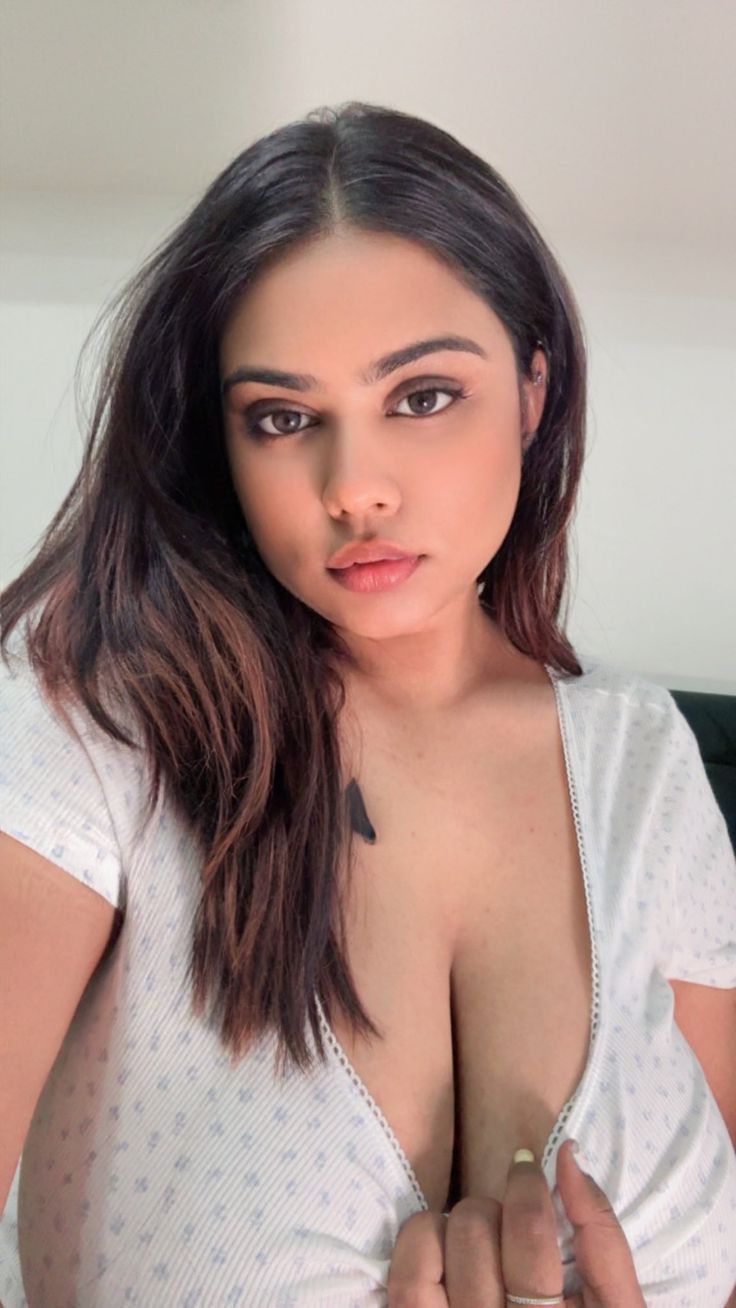Call Girls Near Sector 65 Noida ❀8750020700❀ Book Russian Escorts ServiCe Delhi NCR