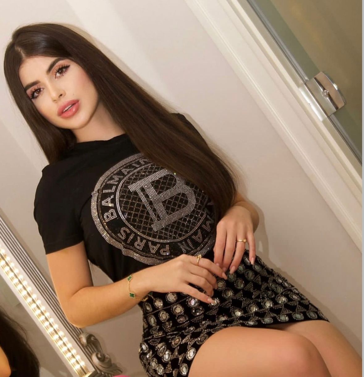 Late-Night Call Girls in Holiday Inn New Delhi Aerocity – Delhi Escorts Service 9220592151