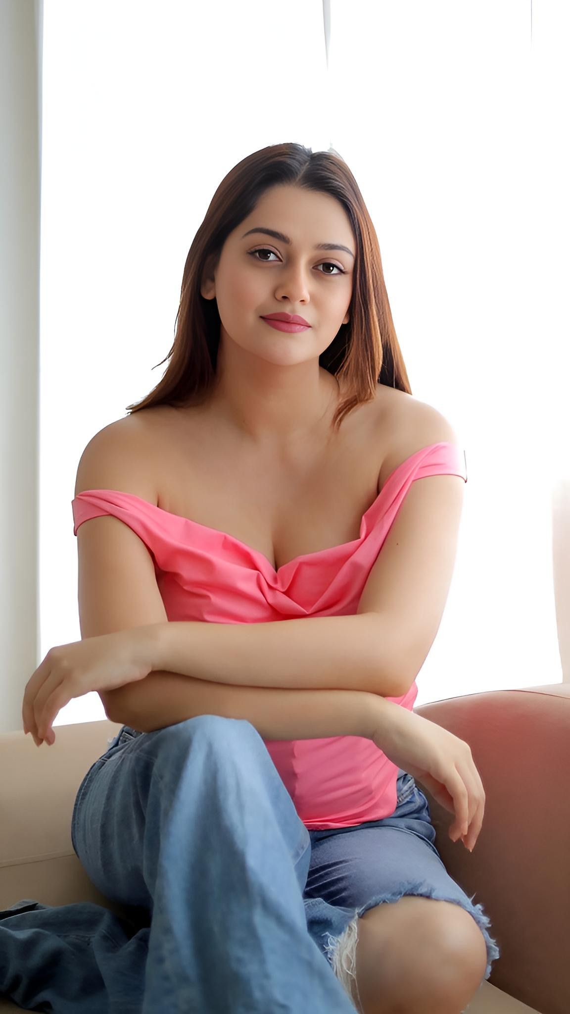 Call Girls In Delhi Ashok Vihar +919711100155 Escorts Service