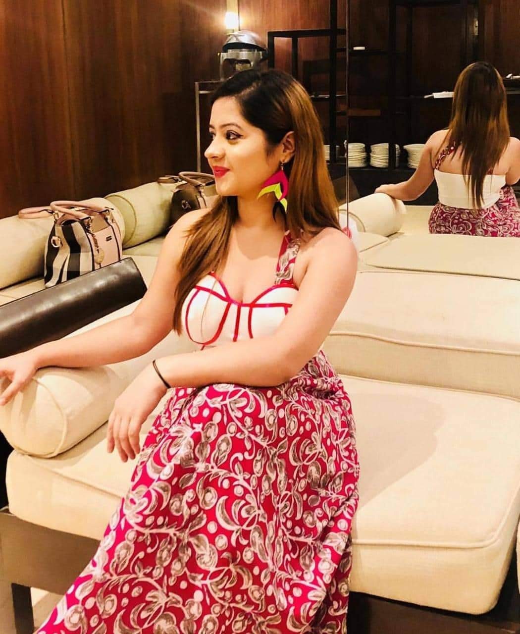 call girls in delhi Hauz khas delhi 9999517912 Escort Service
