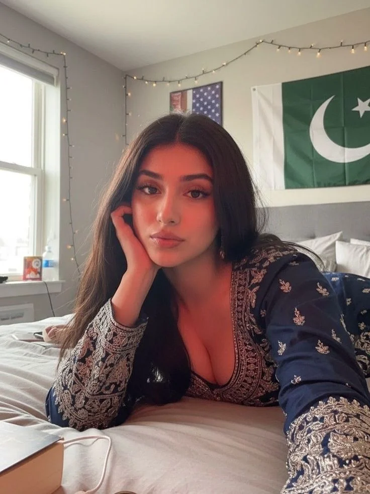 9319099832 Goa: Call Girls,In Indipendent Escort Service in Arpora Russian Escort