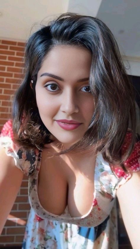 young, talented call Girls in Sector-93 Gurgaon ꧁≽ ✯9958√62√6694✯ ≼) A sexy hot model call girls