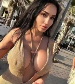 Freya-Russian-big-boobs-call-girl-in-Malviya-Nagar-Delhi-1