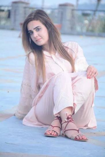 Escorts Near Hotel Fraser Suites New Delhi | VIP Call Girls Service 9958560360